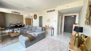 Apartment in Abu Dhabi for rent的休息区