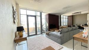 Apartment in Abu Dhabi for rent的休息区