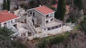 Το κτήριο όπου στεγάζεται  το διαμέρισμα