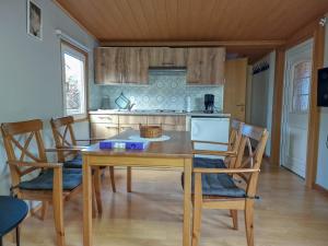 a kitchen with a wooden table and chairs in a room at Großes Mobilheim 1001 in Nideggen
