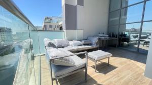 Apartment in Abu Dhabi for rent的阳台或露台