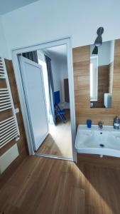 a bathroom with a white sink and a mirror at Pozzilli Affitacamere Appartamenti in Pozzilli +50 photos