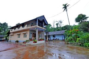 Gallery image of Karadikallu Homestay - Private Waterfalls, Hill Top, Home Food in Sakleshpur +31 photos