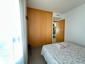 a bedroom with a bed with two towels on it at Apartamentos Vernia 5-19 in Xàtiva