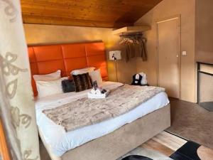 Giường trong phòng chung tại Micro-lodge, Lune Au Bois