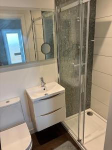 Koupelna v ubytování 1 double bed studio with private access and parking + 6 fotografií