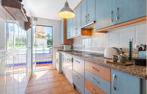 Η κουζίνα ή μικρή κουζίνα στο 2 Bedroom Amazing Apartment In Torrox