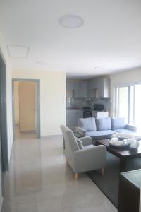 Panoramic Ocean View Flat-St Maarten的厨房或小厨房