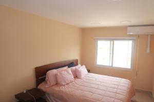 Panoramic Ocean View Flat-St Maarten客房内的一张或多张床位
