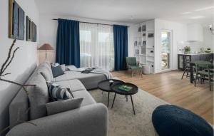 Χώρος καθιστικού στο Amazing Home In Strped With Wifi