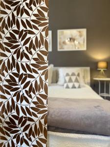 A bed or beds in a room at Your Studio Apartment in Sirmione
