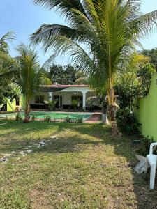 Κήπος έξω από το Chalet brisas del mar