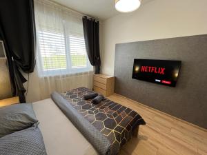 Postel nebo postele na pokoji v ubytování APARTMENTS TRENČÍN + 37 fotografií