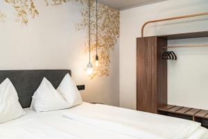 Postel nebo postele na pokoji v ubytování Hotel Lokomotive