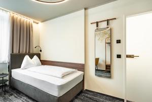 Postel nebo postele na pokoji v ubytování Hotel Lokomotive