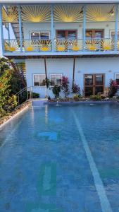 Bazén v ubytování Pachamama Bay Club nebo v jeho okolí