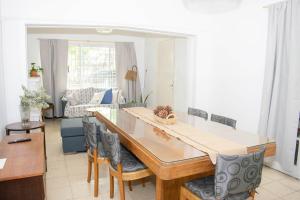 Χώρος καθιστικού στο Postales de la 5ta