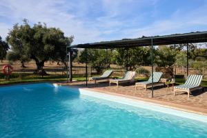 The swimming pool at or close to Finca El Azahar
