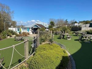 Taman di luar Whitecliff Bay 3 Bedrooms, Isle of Wight, Caulkers rest 1