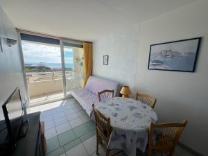 Posedenie v ubytovaní SUNSET Joli T2 vue mer piscine Rochelongue Cap d'Agde
