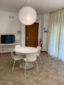 TV a/nebo společenská místnost v ubytování Fontana Apartment 2
