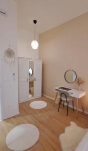 Postel nebo postele na pokoji v ubytování A&Z deluxe i studio apartment