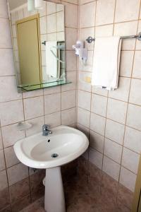 A bathroom at Mithos Apartments Még 37 kép
