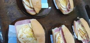 a group of sandwiches on plates on a table at Hospedagem Chapéu Virado in Belém