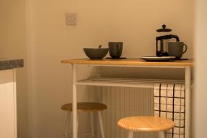 Příslušenství pro přípravu čaje a kávy v ubytování Ballachulish - small double room nr Glencoe