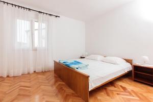 Postel nebo postele na pokoji v ubytování Apartments Marija 1921
