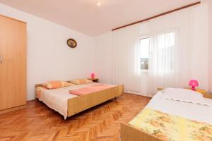 Postel nebo postele na pokoji v ubytování Apartments Marija 1921
