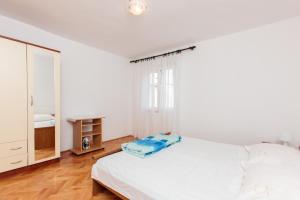Postel nebo postele na pokoji v ubytování Apartments Marija 1921