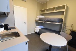 Postel nebo postele na pokoji v ubytování Rooms de' Carracci