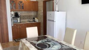 A kitchen or kitchenette at Rita-Vár Szálláshely