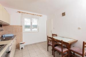 Kuchyň nebo kuchyňský kout v ubytování Apartments Marija 1921