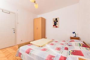 Postel nebo postele na pokoji v ubytování Apartments Marija 1921