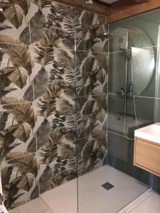 Ein Badezimmer in der Unterkunft Villa OCELANDES