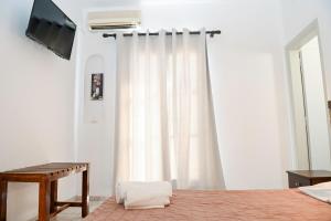 TV/trung tâm giải trí tại Narkissos Hotel