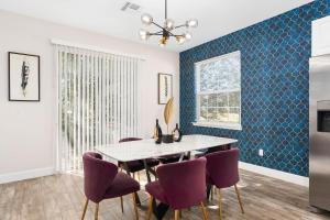 Foto Kissimmees asuva majutusasutuse SUPER LUXE- SLEEPs 17 - DESIGNs & NEAR Disney galeriist