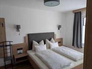 a bedroom with two beds with white sheets at Doppelzimmer Deutschmann in Sankt Johann im Pongau