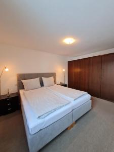 Ένα ή περισσότερα κρεβάτια σε δωμάτιο στο Chesa Margun Surlej Engadin St Moritz Nähe Corvatschbahn