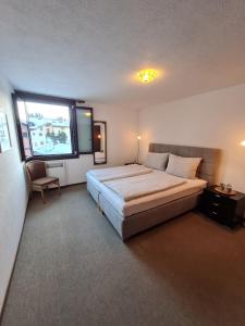 Ένα ή περισσότερα κρεβάτια σε δωμάτιο στο Chesa Margun Surlej Engadin St Moritz Nähe Corvatschbahn