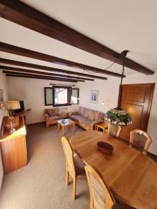 Χώρος καθιστικού στο Chesa Margun Surlej Engadin St Moritz Nähe Corvatschbahn