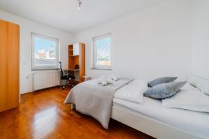 Posteľ alebo postele v izbe v ubytovaní Cherry City Stay Apartment With Parking - Happy Rentals