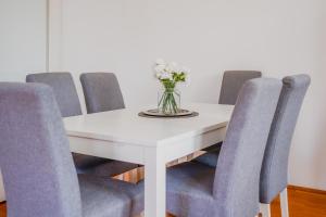 Posedenie v ubytovaní Cherry City Stay Apartment With Parking - Happy Rentals