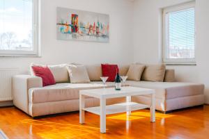 Posedenie v ubytovaní Cherry City Stay Apartment With Parking - Happy Rentals