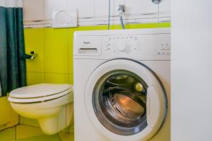 Kúpeľňa v ubytovaní Cherry City Stay Apartment With Parking - Happy Rentals
