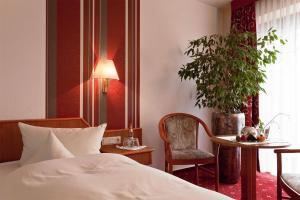 Postel nebo postele na pokoji v ubytování Hotel Thüringer Hof