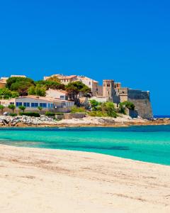 a view of a beach with buildings in the background at Villa GiGa Algajola in Algajola
