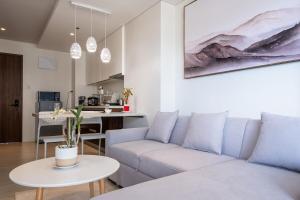 Η κουζίνα ή μικρή κουζίνα στο The Royal Staghorn - A Luxury Condo